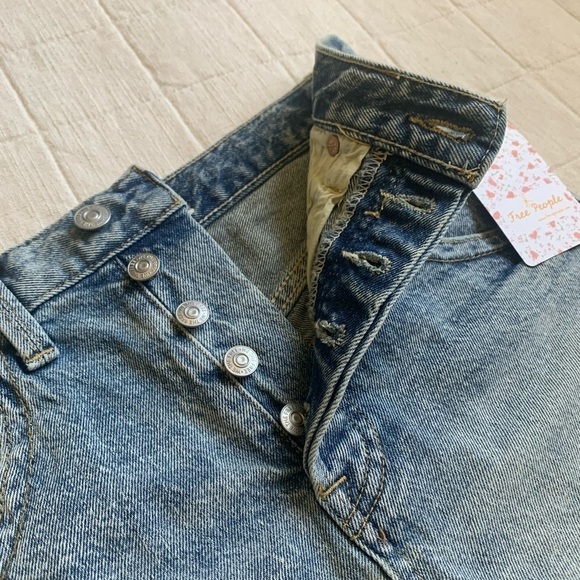 NWT Free People x We the Free Taliesin Cutoff Short in Mid Blue Size 25 - Picture 4 of 14
